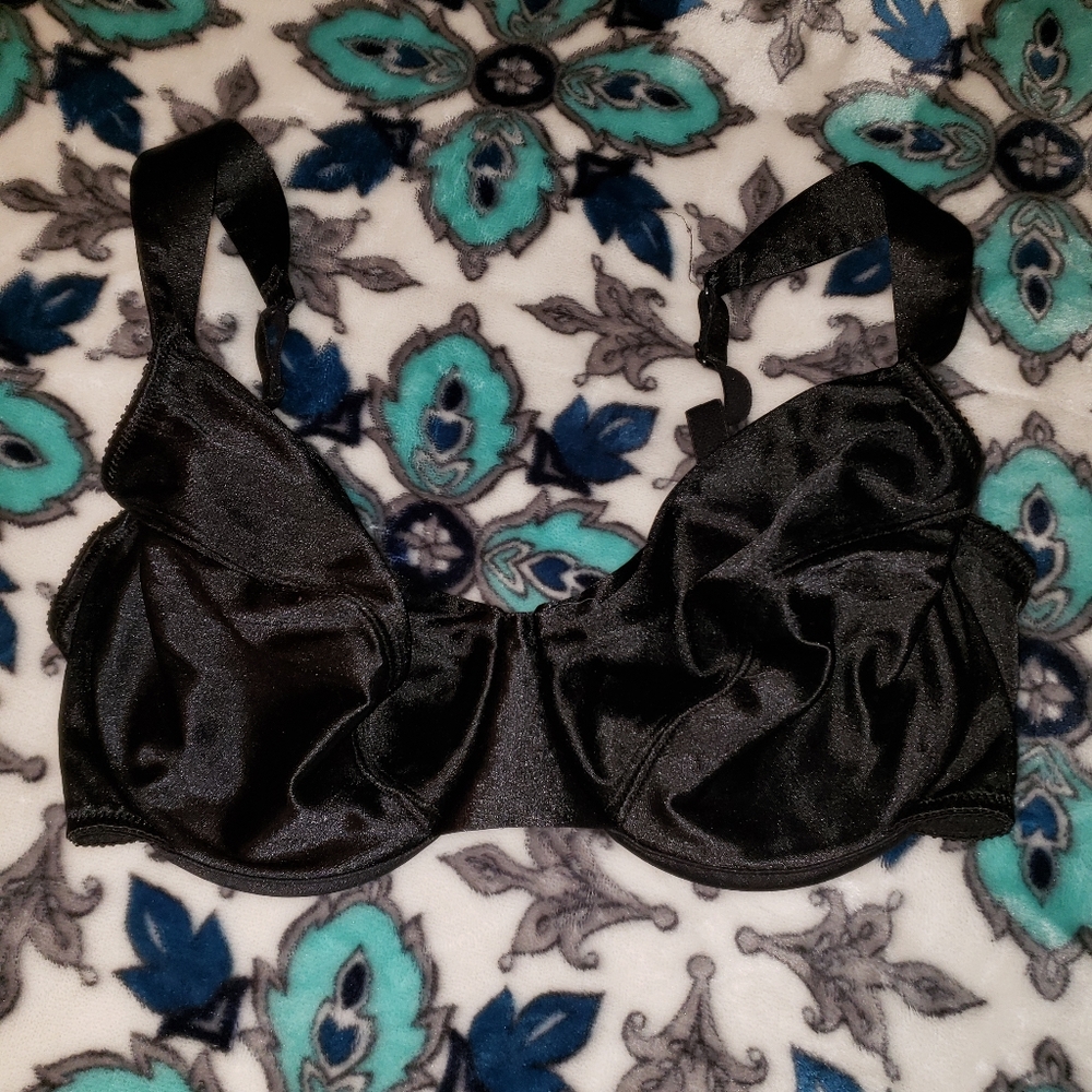 Victoria Secret Bra & Victoria Secret T-Shirt Push-up Bundle 4 size 34D
